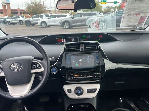 Used 2018 Toyota Prius Three image 8