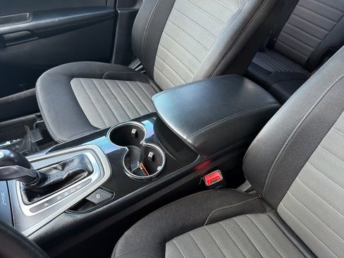 Used 2017 Ford Edge SE image 29