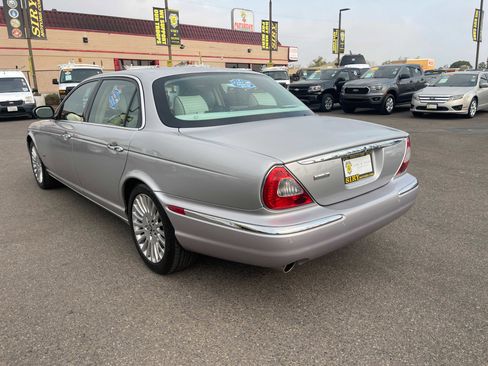 Used 2006 Jaguar XJ8 L XJ VANDEN PLAS SEDAN 4D image 5