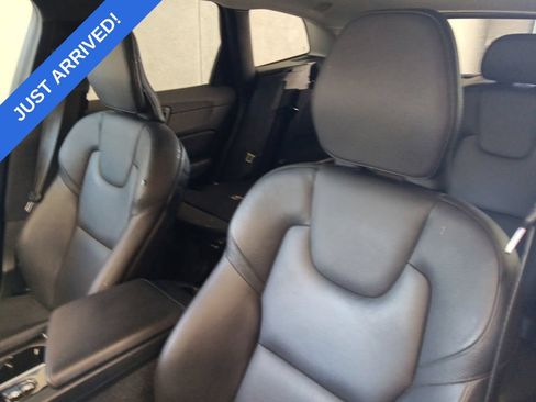 Used 2021 Volvo XC60 T5 Momentum w/ Climate Package FWD image 6