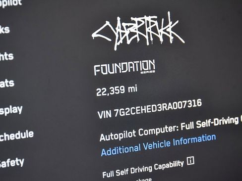 Used 2024 Tesla Cybertruck AWD Crew Cab image 31