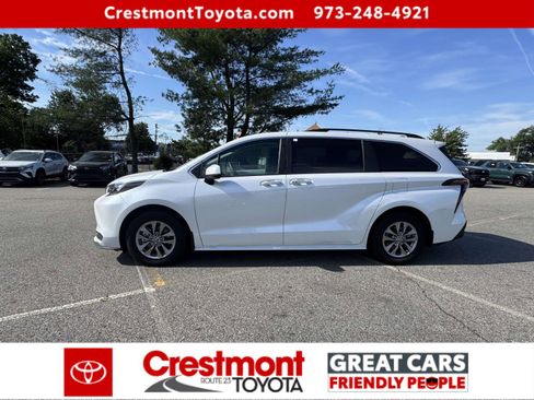 Certified 2025 Toyota Sienna XLE AWD/4WD image 5