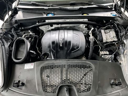 Used 2019 Porsche Macan AWD/4WD image 27