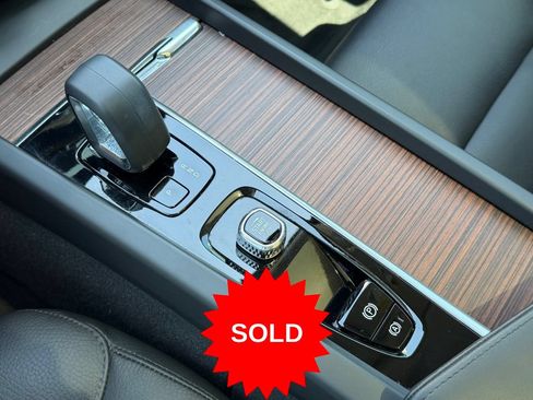 Certified 2023 Volvo XC60 B5 Plus w/ Protection Package Premier FWD image 19