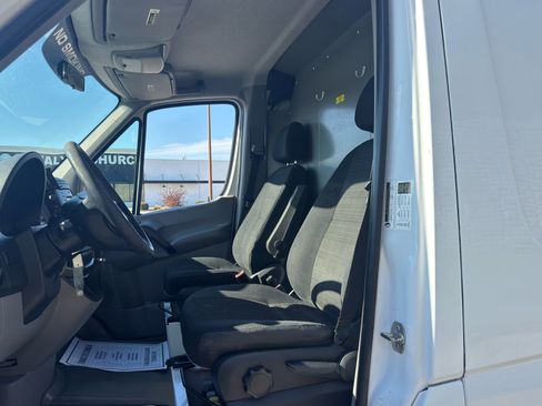 Used 2014 Mercedes-Benz Sprinter 2500 image 15