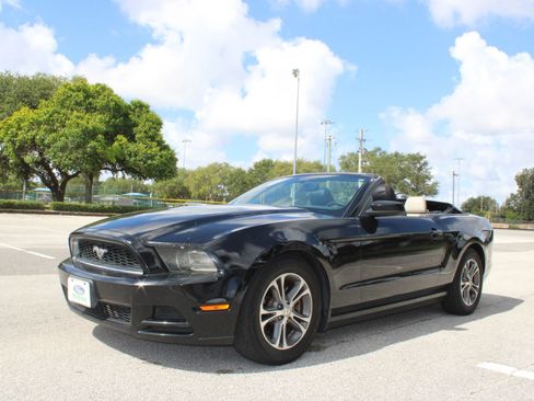 Used 2014 Ford Mustang Premium RWD image 18