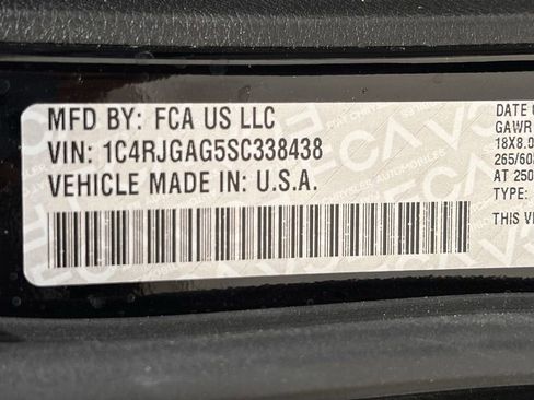 Used 2025 Jeep Grand Cherokee Laredo X RWD image 35