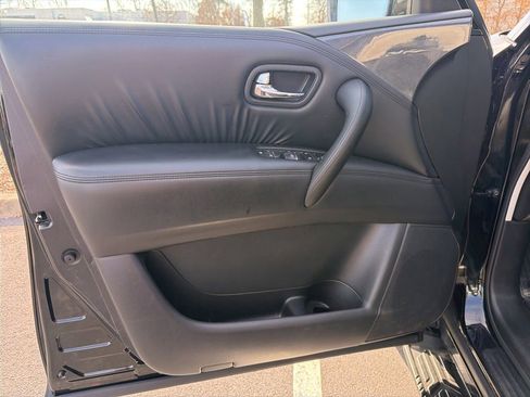 Used 2022 Nissan Armada SV image 11