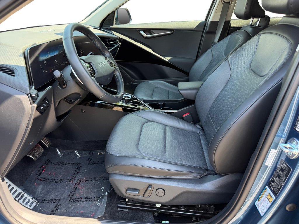 Certified 2023 Kia Niro Wave w/ Wave Preserve Package FWD image 16