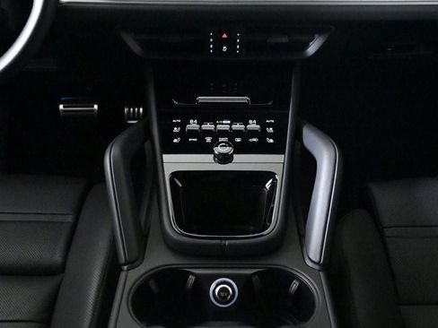 Certified 2025 Porsche Cayenne S image 17