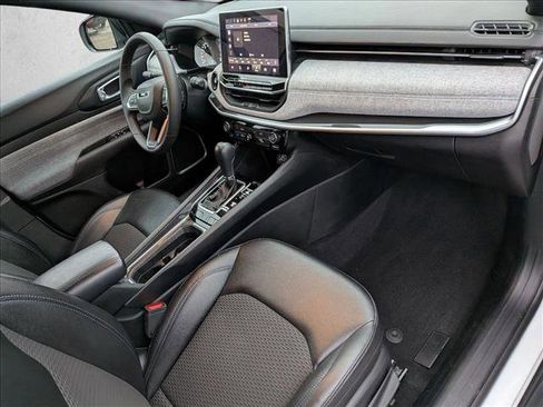 Used 2024 Jeep Compass Latitude image 20