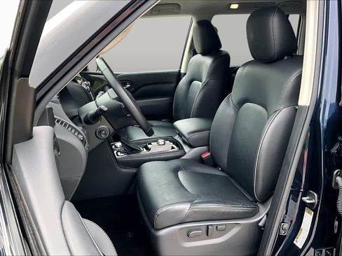 Used 2023 INFINITI QX80 Luxe w/ All-Season Package AWD/4WD image 8