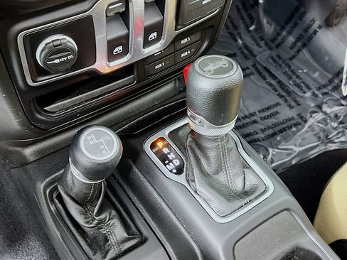 Used 2020 Jeep Wrangler Sport AWD/4WD image 17
