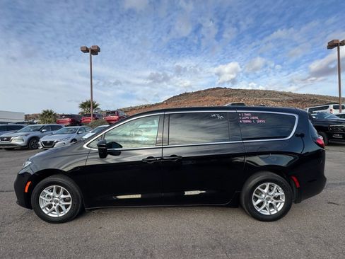 Certified 2024 Chrysler Pacifica Touring-L image 2