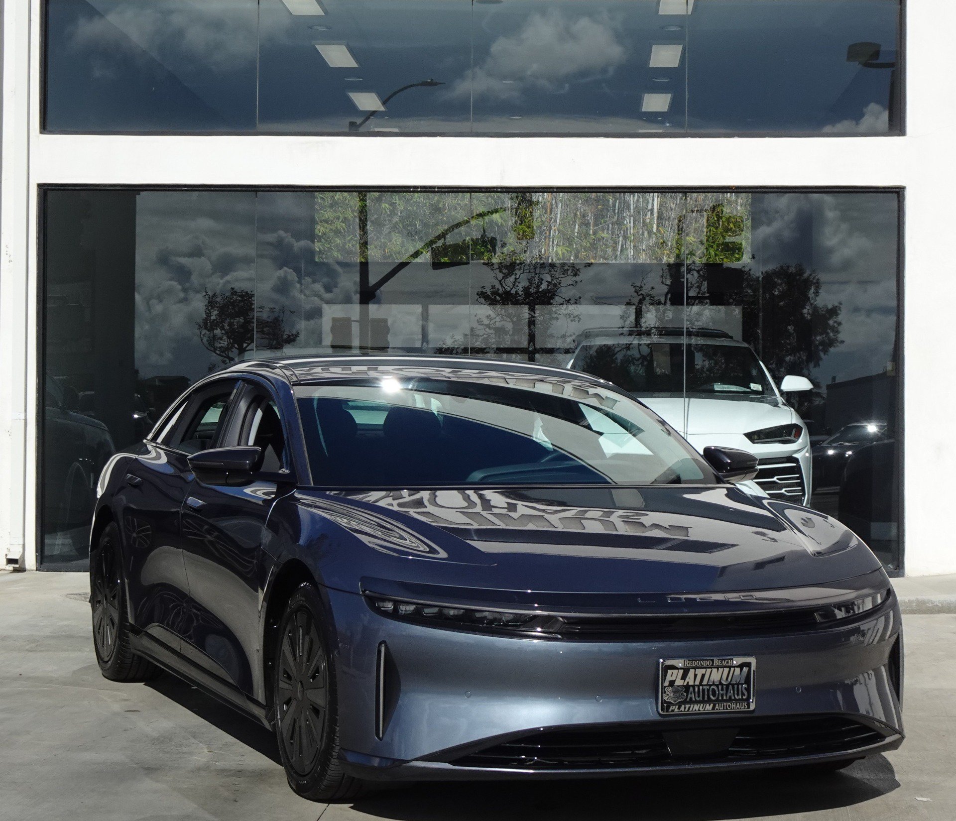 Used 2025 Lucid Air Touring AWD/4WD image 9
