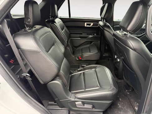 Used 2020 Ford Explorer XLT w/ Equipment Group 202A RWD image 18