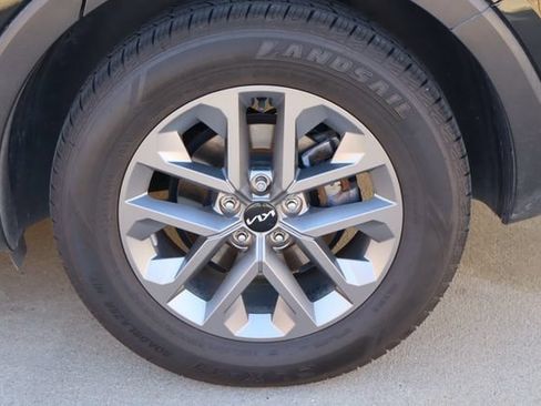 Used 2023 Kia Telluride LX FWD image 28