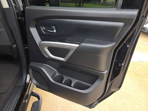 Used 2024 Nissan Titan SV w/ SV Convenience Package RWD image 26