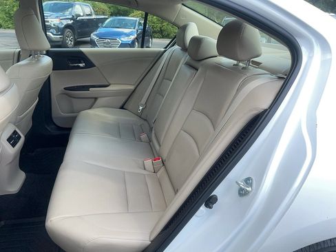 Used 2017 Honda Accord Touring image 12