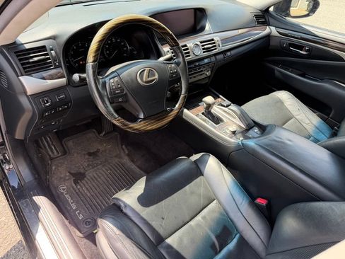 Used 2017 Lexus LS 460 AWD w/ Comfort Package image 17