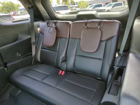 Used 2022 Ford Explorer Platinum w/ Equipment Group 601A AWD/4WD image 19