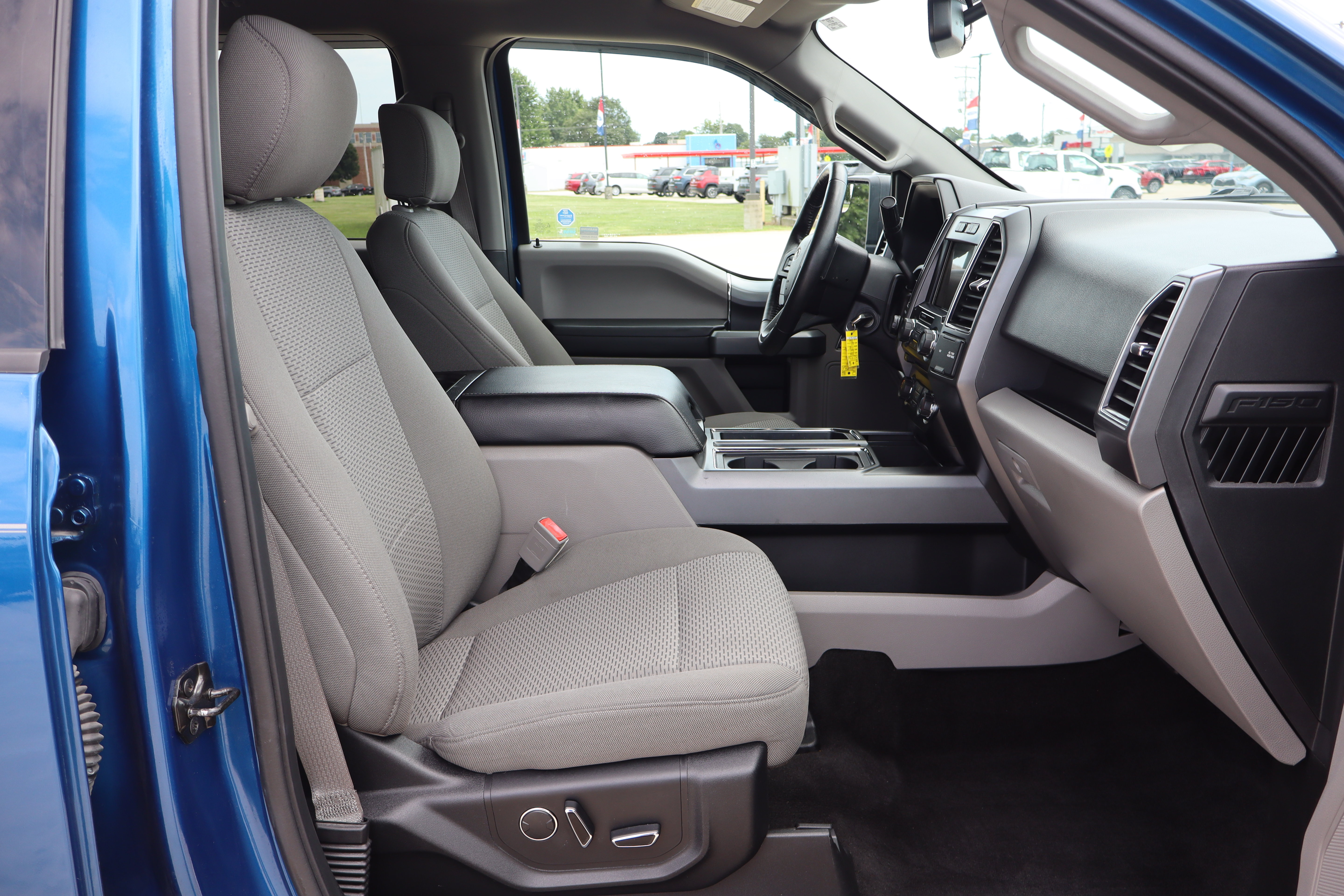 Used 2018 Ford F150 XLT w/ Equipment Group 302A Luxury AWD/4WD image 13