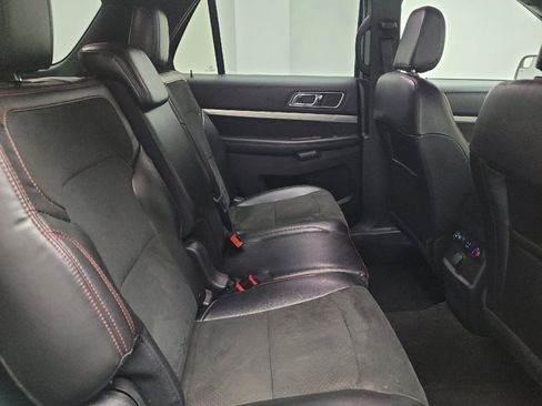 Used 2018 Ford Explorer XLT w/ Equipment Group 202A AWD/4WD image 19