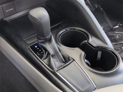 Used 2018 Toyota Camry LE image 29