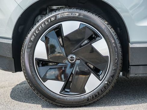 New 2026 Volvo EX30 Plus w/ Protection Package Premier AWD/4WD image 17