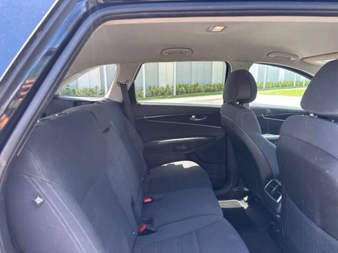 Used 2017 Kia Sorento AWD w/ LX Convenience Package image 31