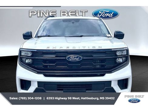 Used 2025 Ford Expedition Max Active AWD/4WD image 3