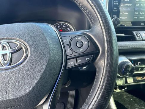 Used 2021 Toyota RAV4 XLE Premium image 24