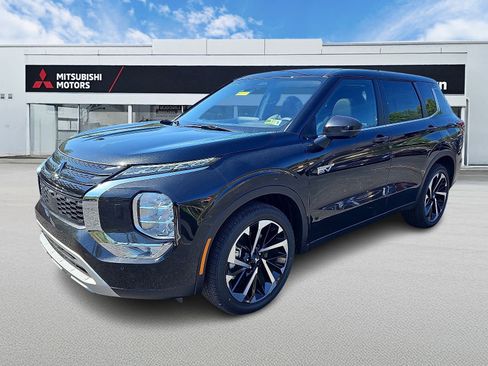 New 2025 Mitsubishi Outlander SE image 2