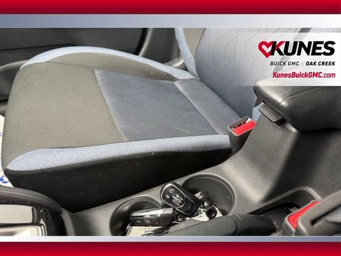 Used 2025 Nissan Versa SV FWD image 21