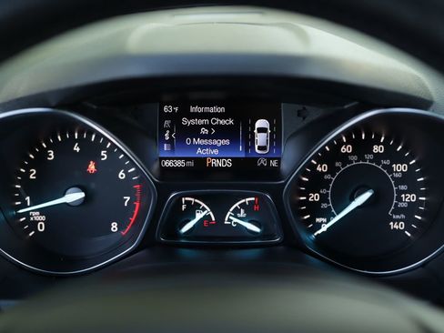 Used 2018 Ford Escape SE w/ Ford Safe & Smart Package AWD/4WD image 12