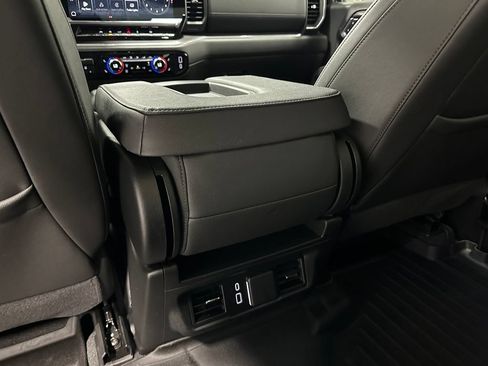 Used 2025 GMC Sierra 1500 SLT AWD/4WD image 47