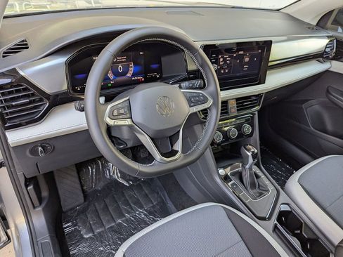 Certified 2025 Volkswagen Taos S FWD image 9