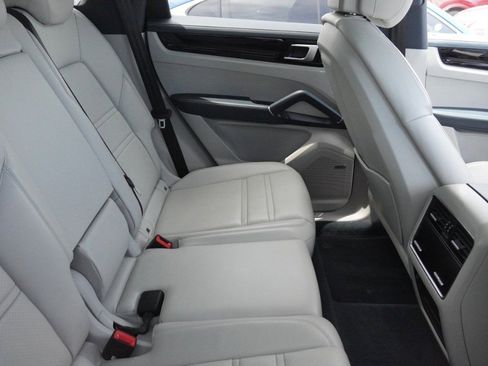 Used 2019 Porsche Cayenne AWD/4WD image 11