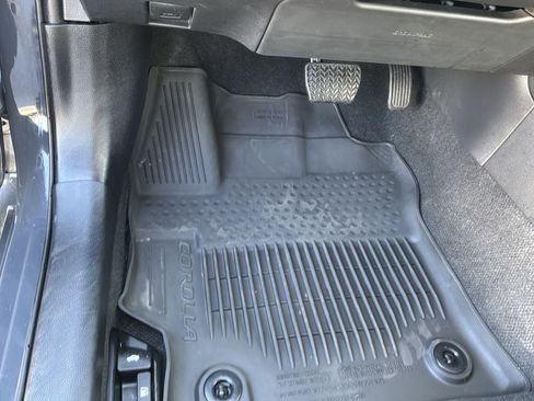 Used 2025 Toyota Corolla LE FWD image 19