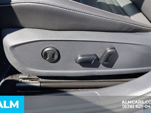 Used 2024 Volkswagen Jetta SE FWD image 11