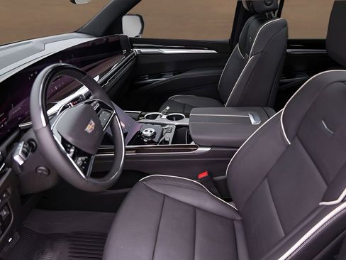 Certified 2025 Cadillac Escalade ESV Premium Luxury w/ Touring Package AWD/4WD image 9