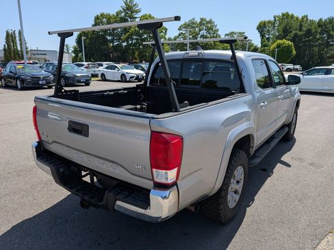 Used 2017 Toyota Tacoma SR5 AWD/4WD image 5