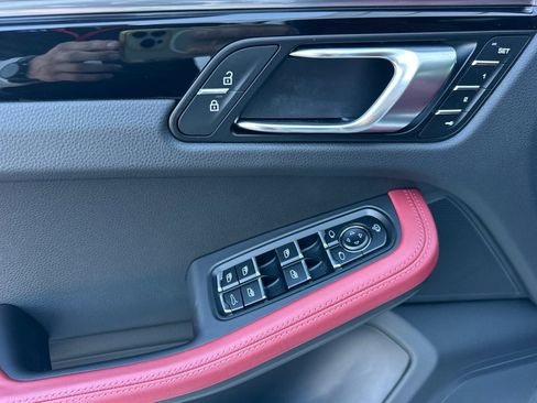 Used 2023 Porsche Macan image 12