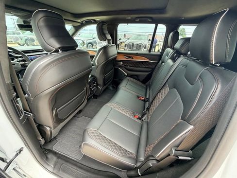 Used 2026 Jeep Grand Cherokee Summit w/ Obsidian Package AWD/4WD image 24