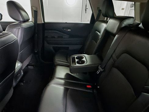 Used 2024 Nissan Pathfinder SL AWD/4WD image 27