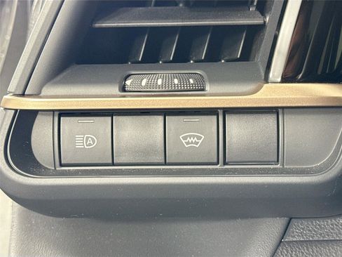 Used 2023 Toyota Crown Limited image 16