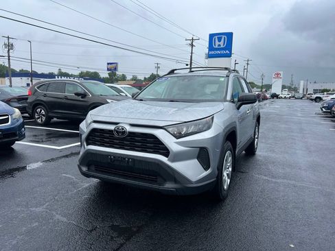 Used 2021 Toyota RAV4 LE AWD/4WD image 1