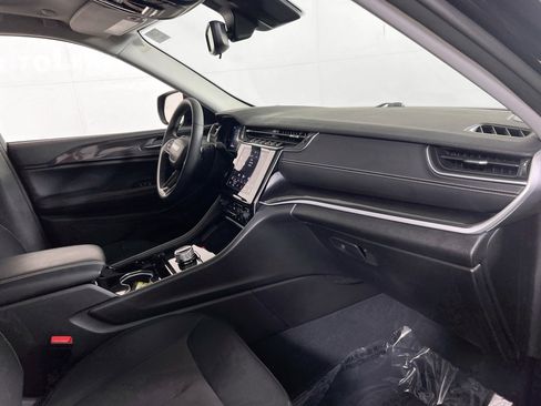 Used 2023 Jeep Grand Cherokee Laredo w/ Luxury Tech Group I image 28