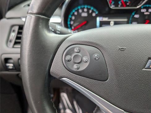 Used 2015 Chevrolet Impala LT w/ Convenience Package image 18