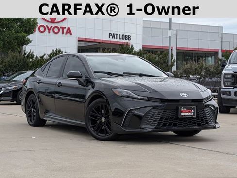 Used 2025 Toyota Camry SE w/ Convenience Package FWD image 2
